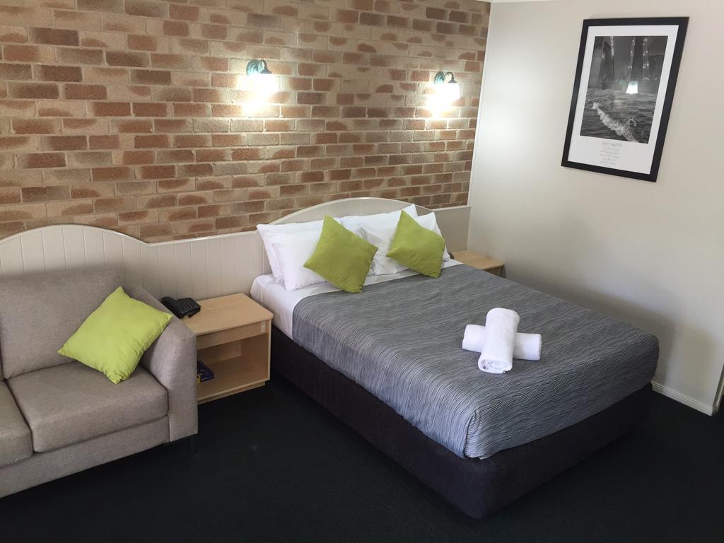 Country Gardens Motor Inn 투움바 외부 사진