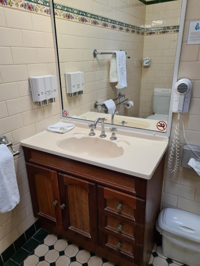 Country Gardens Motor Inn 투움바 외부 사진