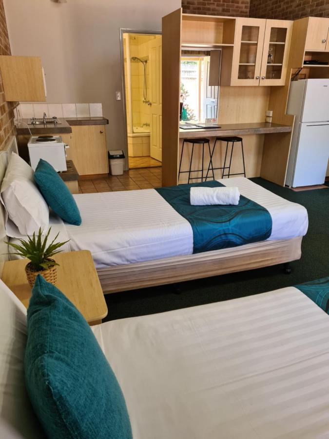 Country Gardens Motor Inn 투움바 외부 사진
