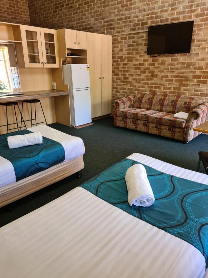 Country Gardens Motor Inn 투움바 외부 사진