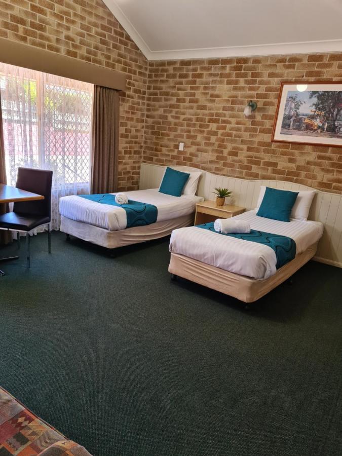 Country Gardens Motor Inn 투움바 외부 사진