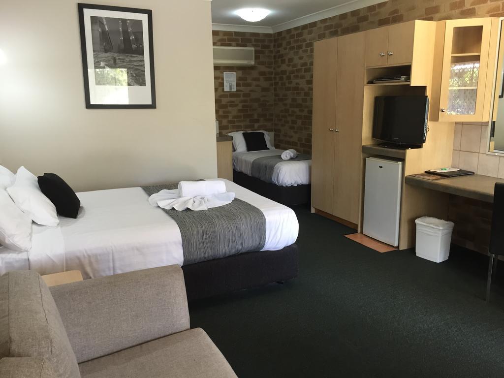 Country Gardens Motor Inn 투움바 외부 사진