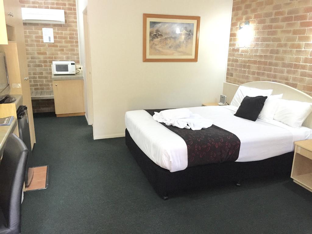 Country Gardens Motor Inn 투움바 외부 사진