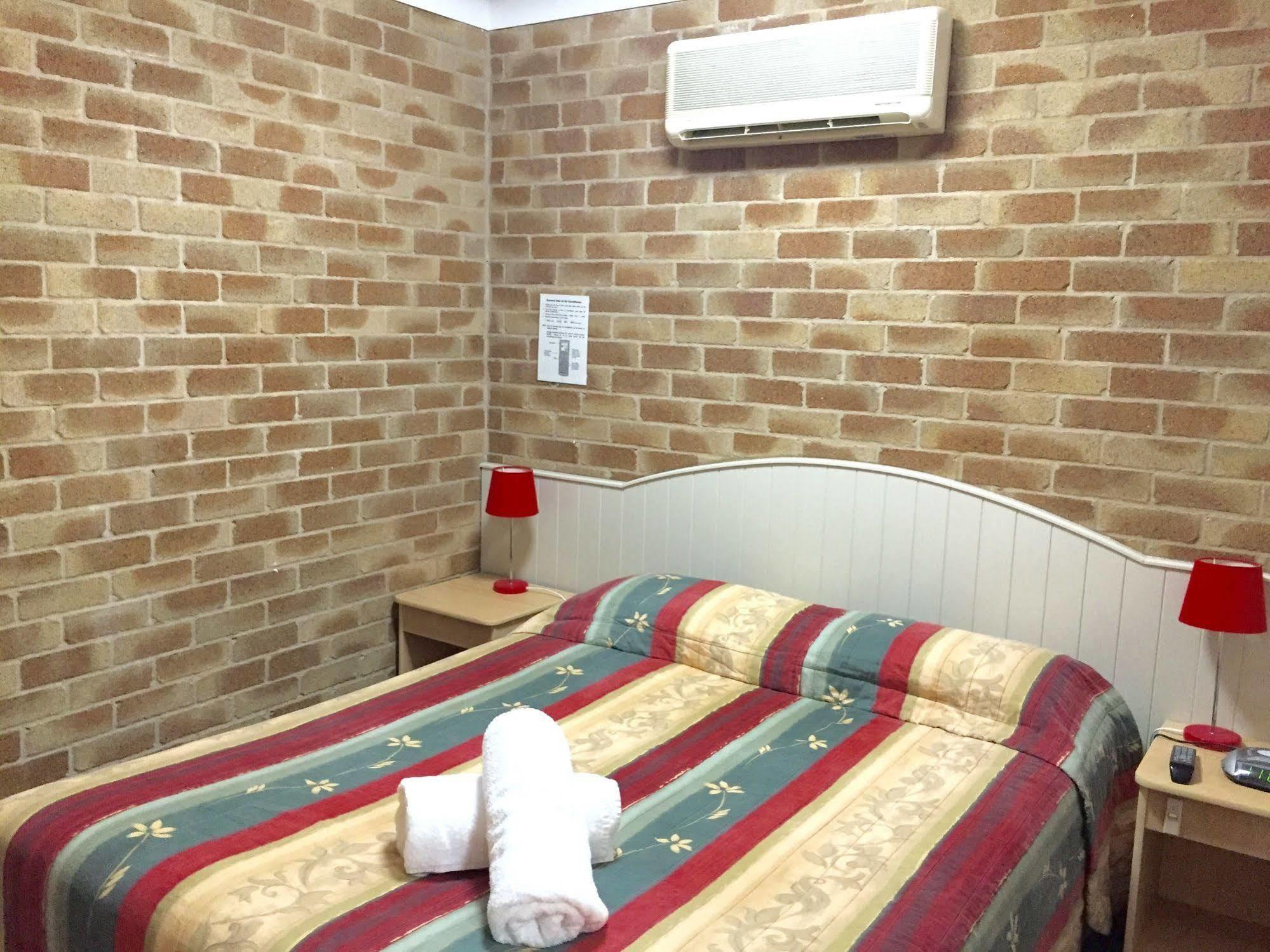 Country Gardens Motor Inn 투움바 외부 사진