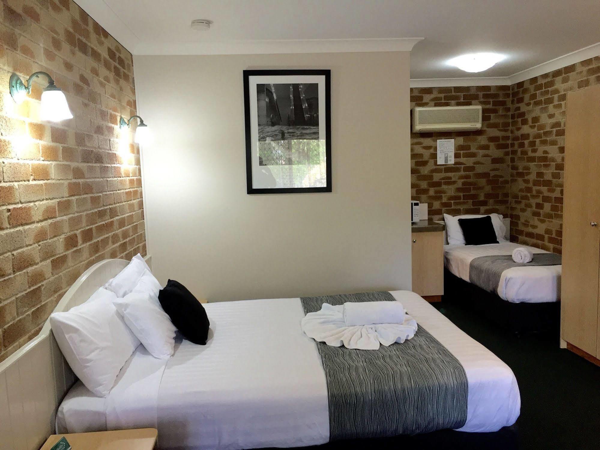 Country Gardens Motor Inn 투움바 외부 사진