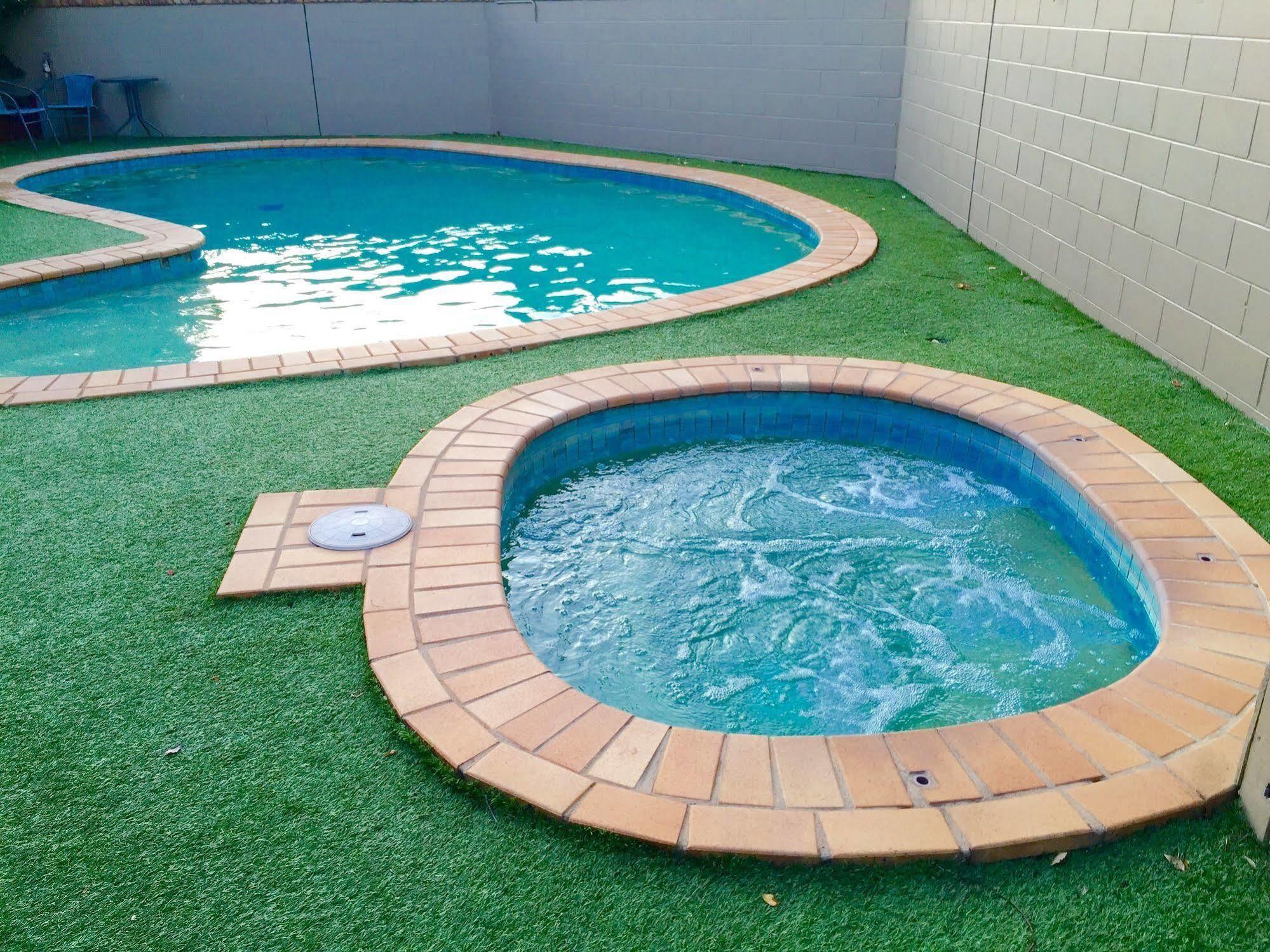 Country Gardens Motor Inn 투움바 외부 사진