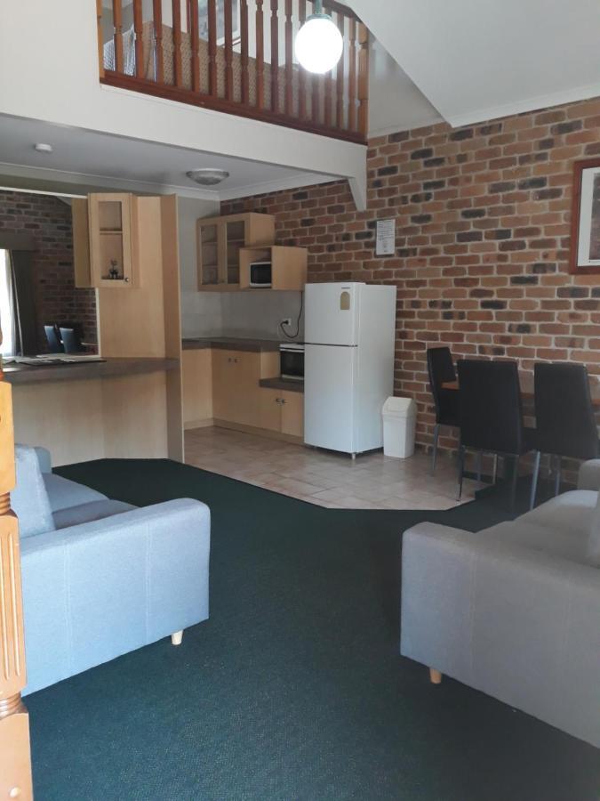 Country Gardens Motor Inn 투움바 외부 사진