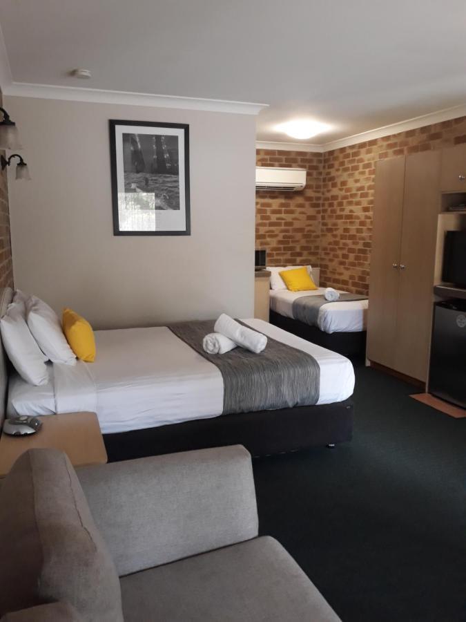 Country Gardens Motor Inn 투움바 외부 사진